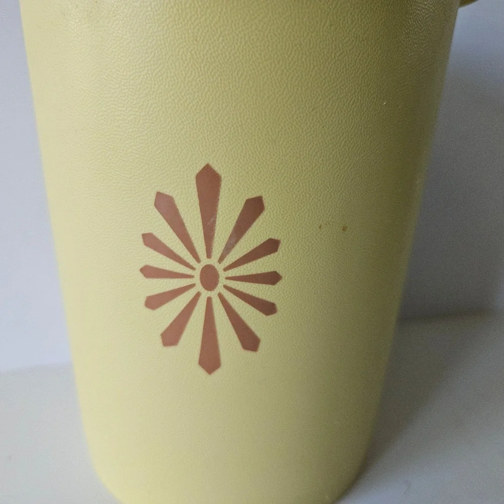 Vtg Tupperware Servalier Harvest Gold Sunburst Canister With Lid 6.5in